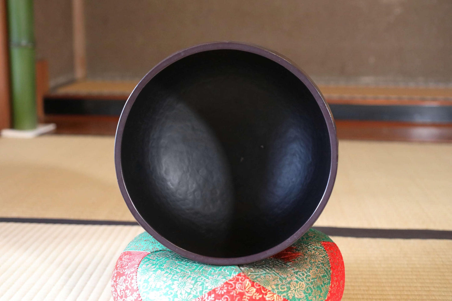 Japanese Buddhist Singing Bowl – Large Hand-Forged Rin Bell with Silk Cushion & Mallet
