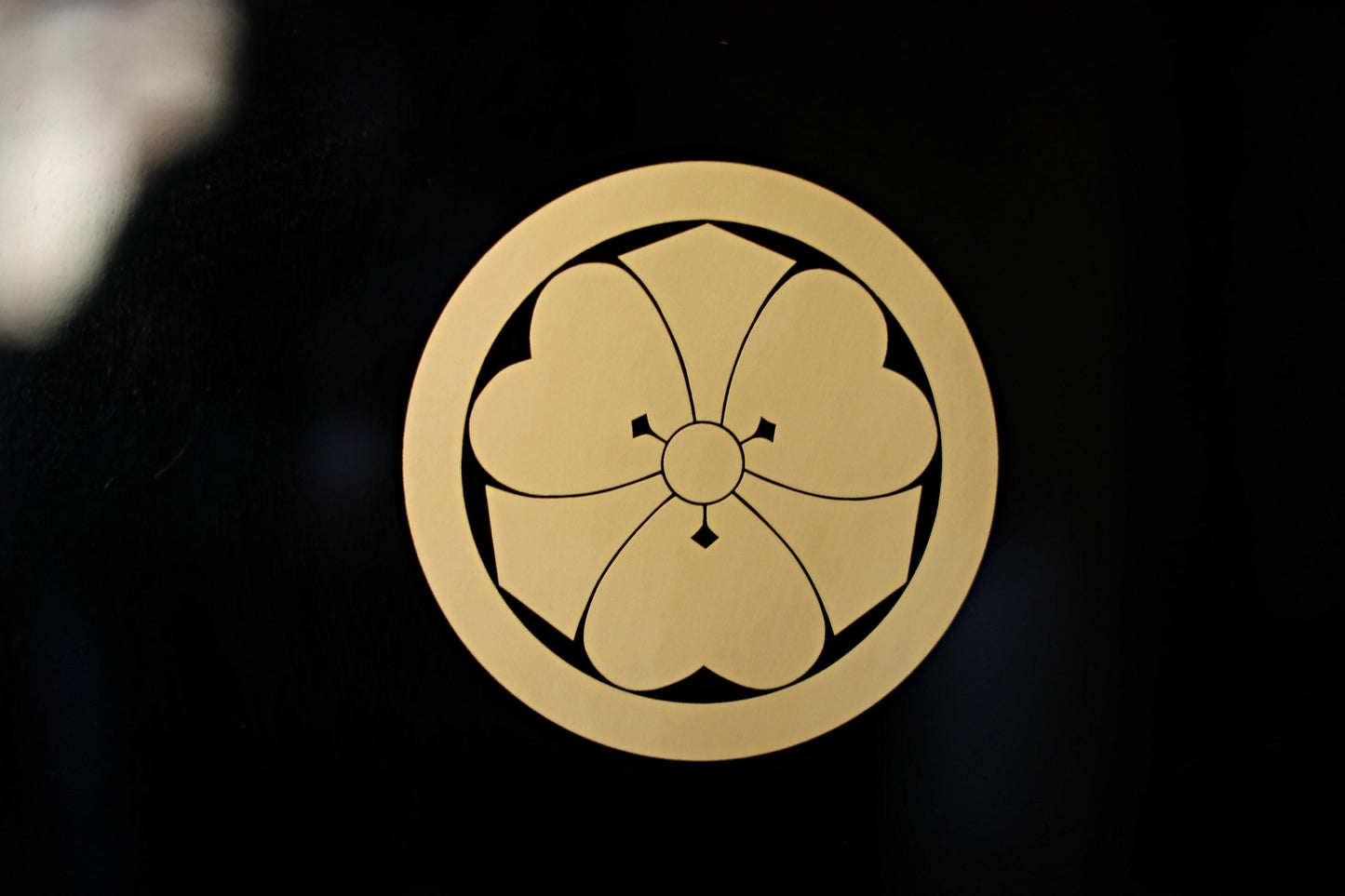 Japanese Lacquer Tray – Large Black Urushi Obon With Gold Painted Family Crest
