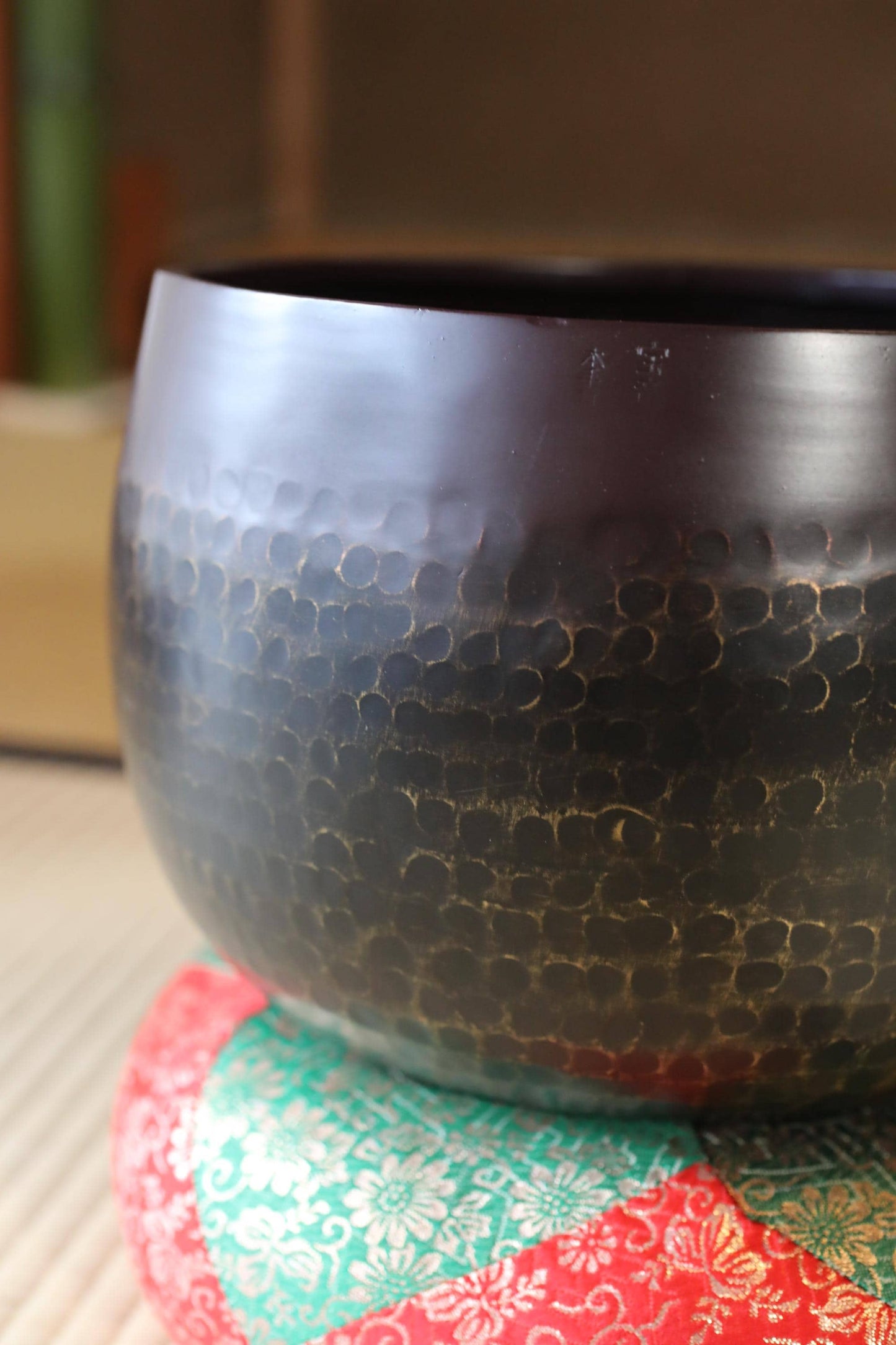 Japanese Buddhist Singing Bowl – Large Hand-Forged Rin Bell with Silk Cushion & Mallet