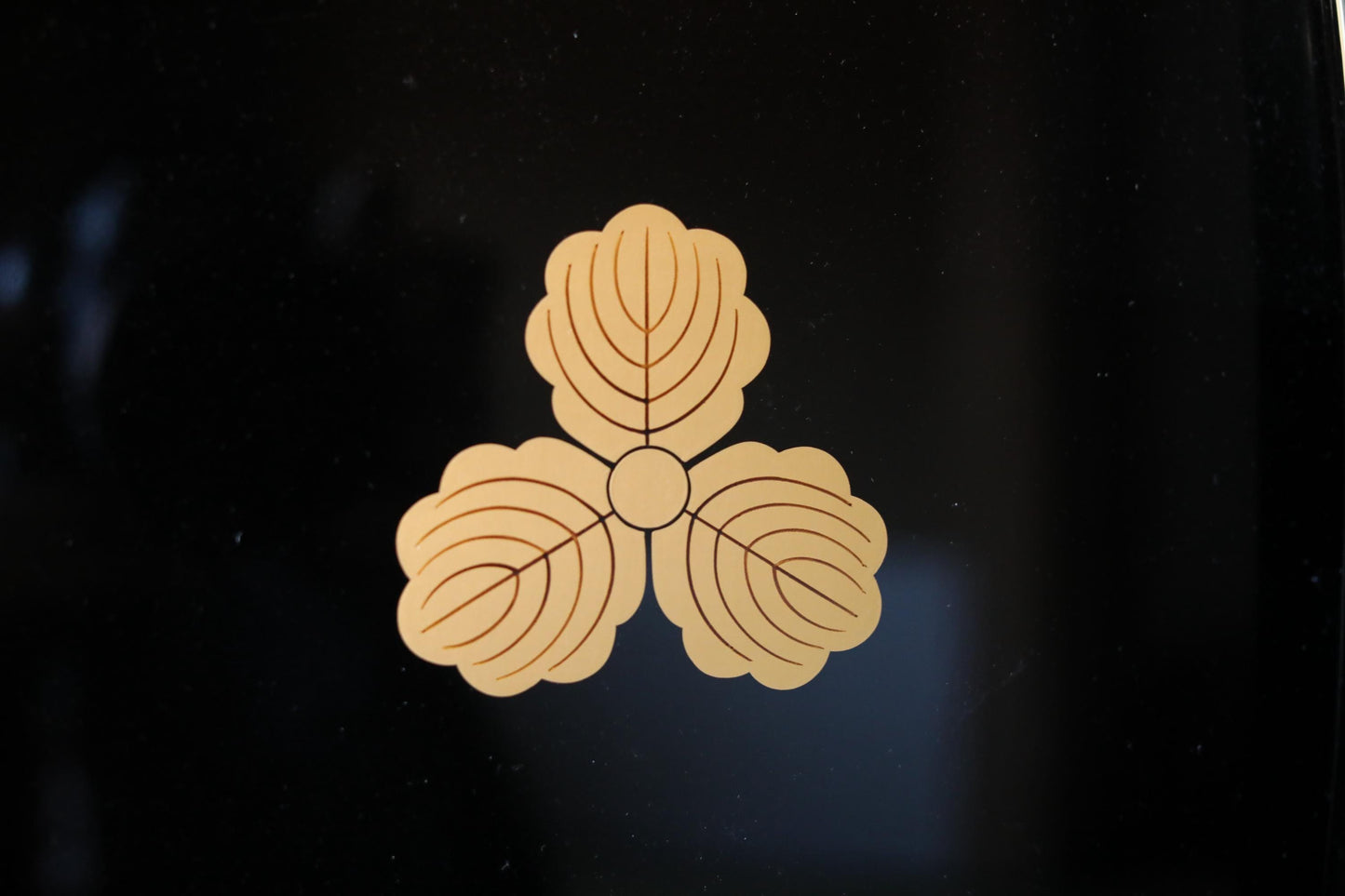 Japanese Urushi Lacquer Tray – Vintage Gold Maki-e Samurai Family Crest 12in