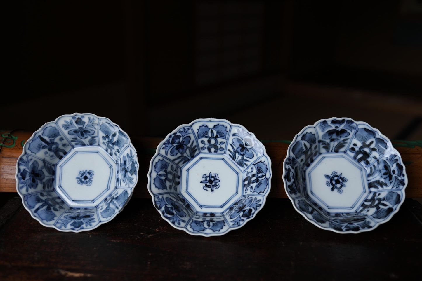 Imari Porcelain Bowls – Japanese Antique Floral Motif Set | Silver Repaired