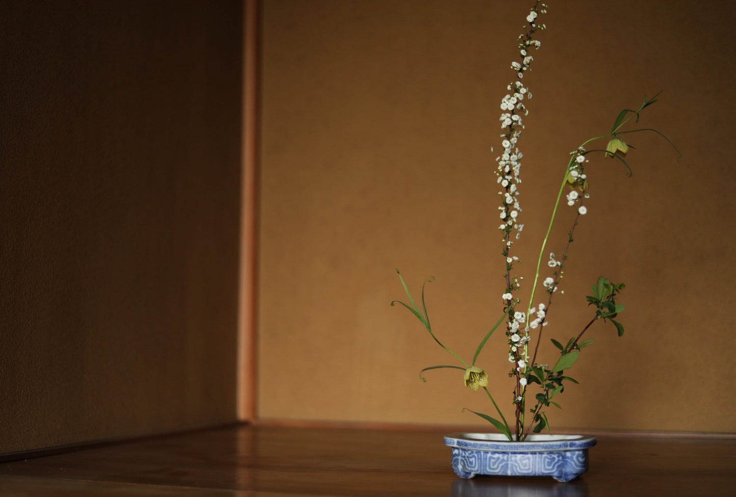 Japanese Ikebana Suiban Vase - Antique Blue White Porcelain Basin With Arabesque Pattern