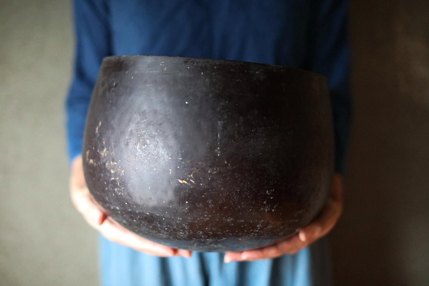 Large Singing Bowl - Japanese Bronze Buddhist Temple Bell with Cushion & Stick