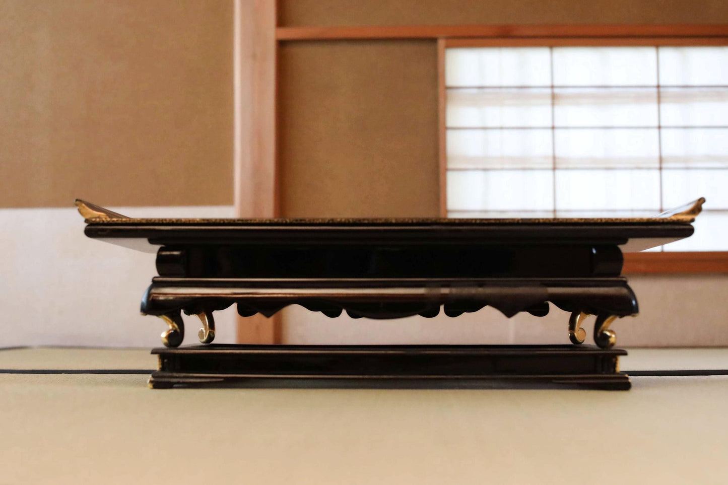Japanese Lacquer Pedestal - Vintage Temple Stand With Makie Lacquer Art & Raden Shell Inlay
