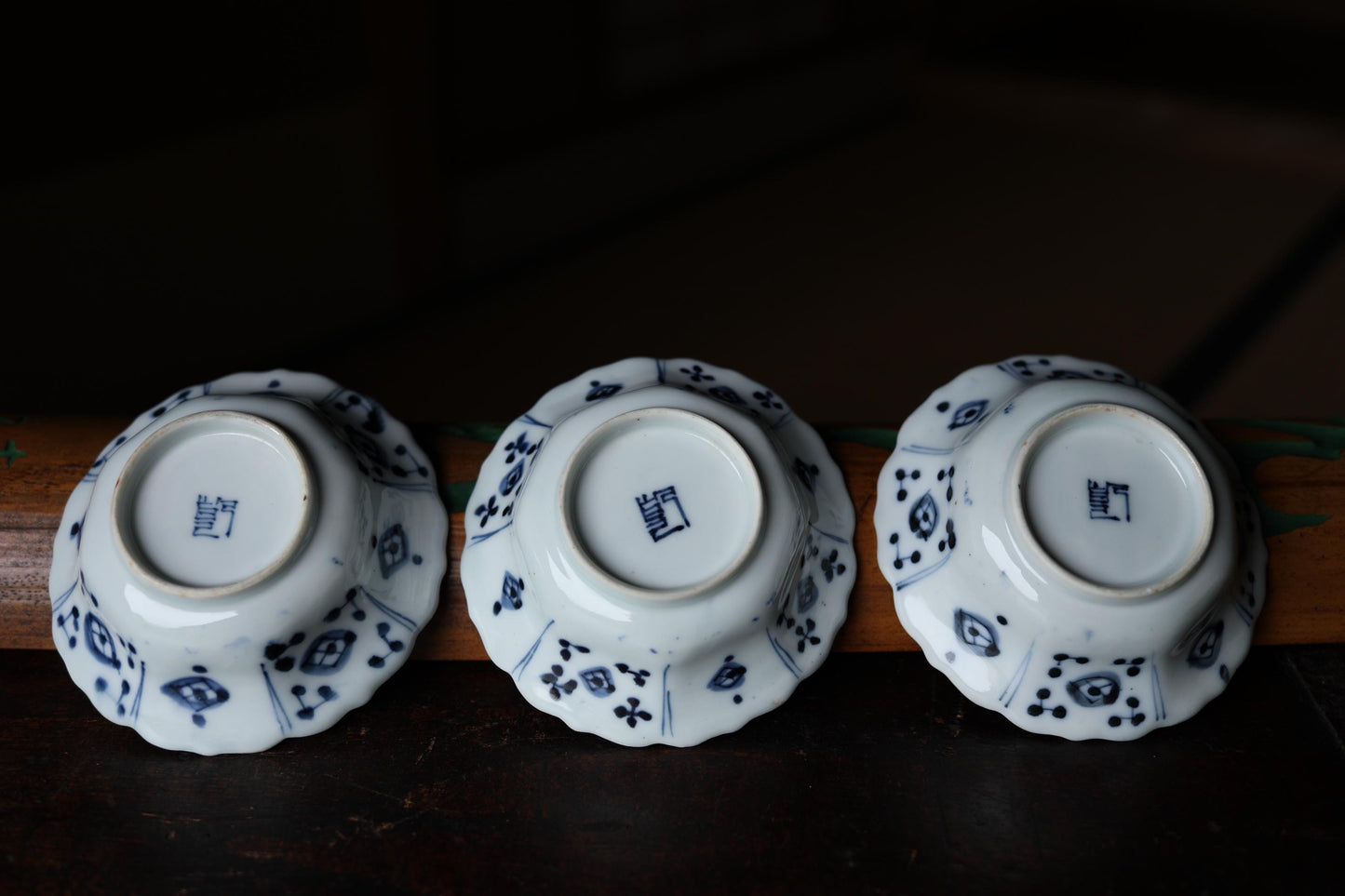 Imari Porcelain Bowls – Japanese Antique Floral Motif Set | Silver Repaired
