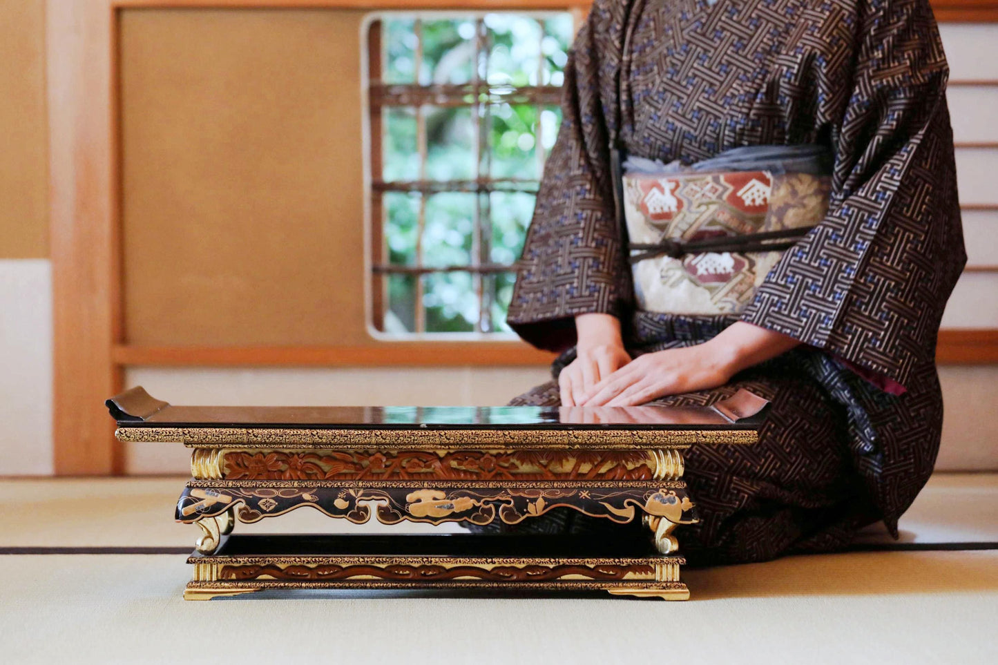 Japanese Lacquer Pedestal - Vintage Temple Stand With Makie Lacquer Art & Raden Shell Inlay