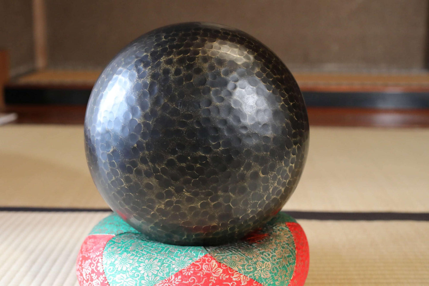 Japanese Buddhist Singing Bowl – Large Hand-Forged Rin Bell with Silk Cushion & Mallet