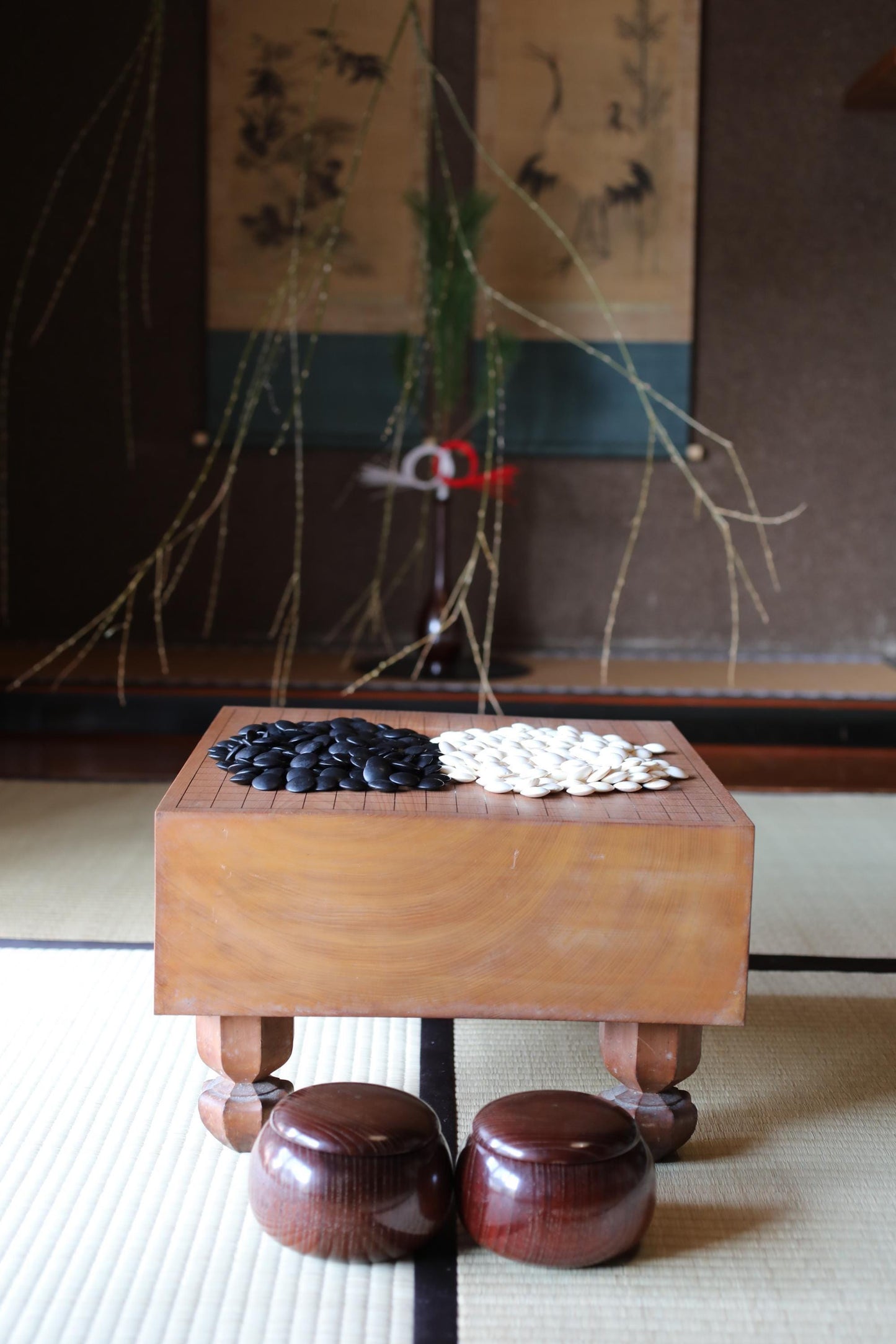 Japanese Go Board Set – Luxury Wooden Game Table with Handmade Clam Shell Stones