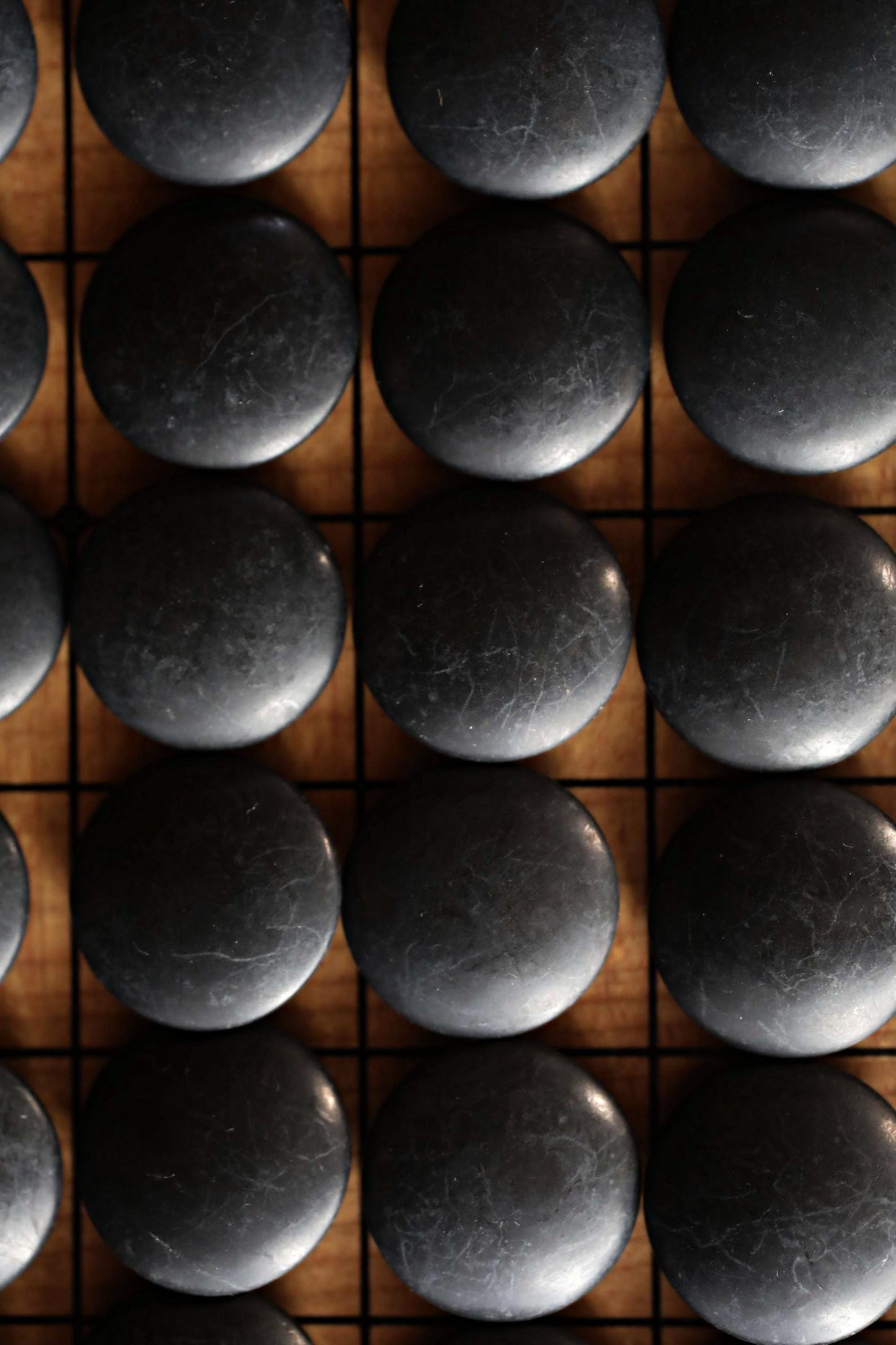 Japanese Go Stones – Premium 10mm Natural Clamshell & Nachi Black Slate Set