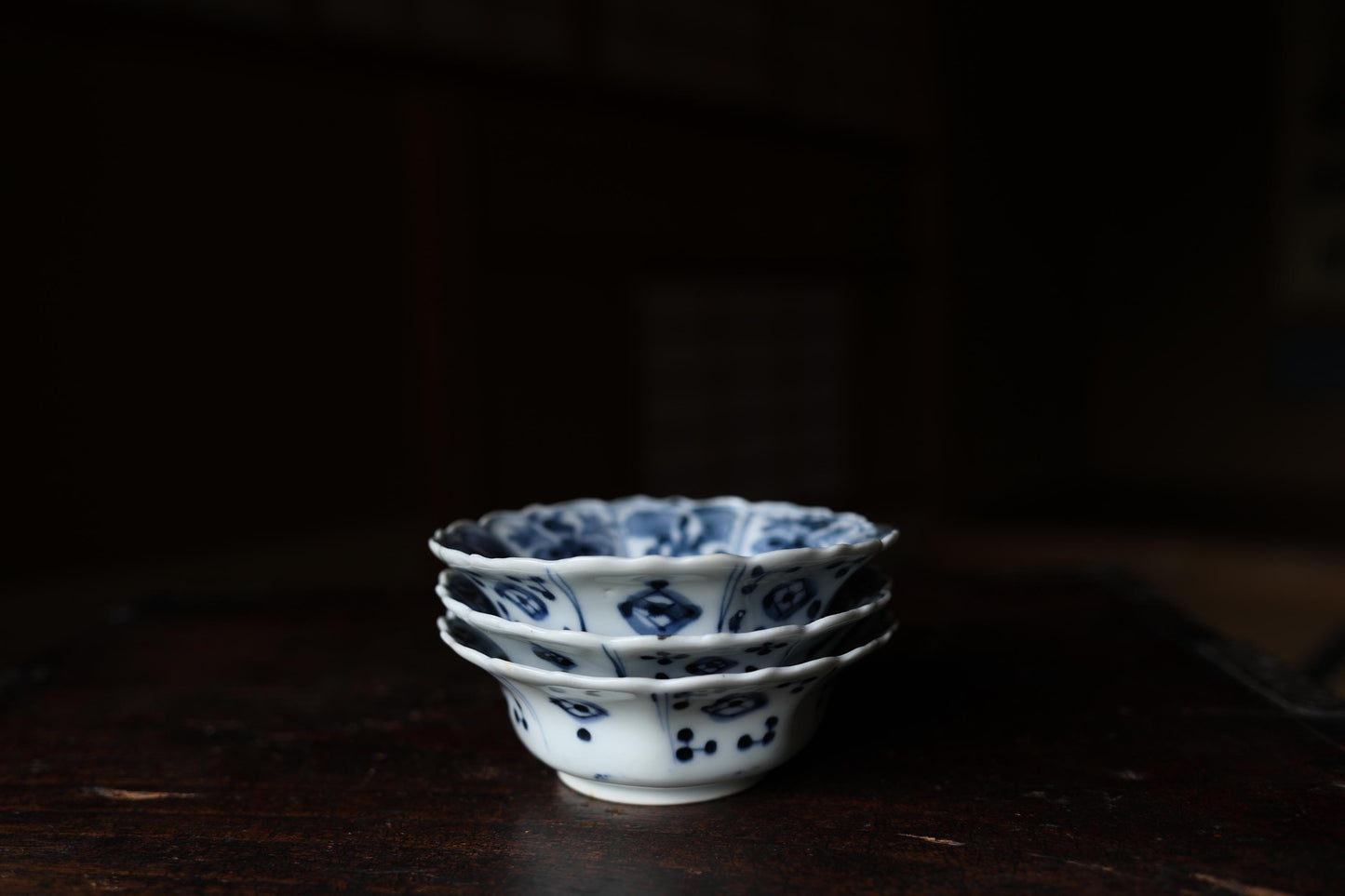 Imari Porcelain Bowls – Japanese Antique Floral Motif Set | Silver Repaired