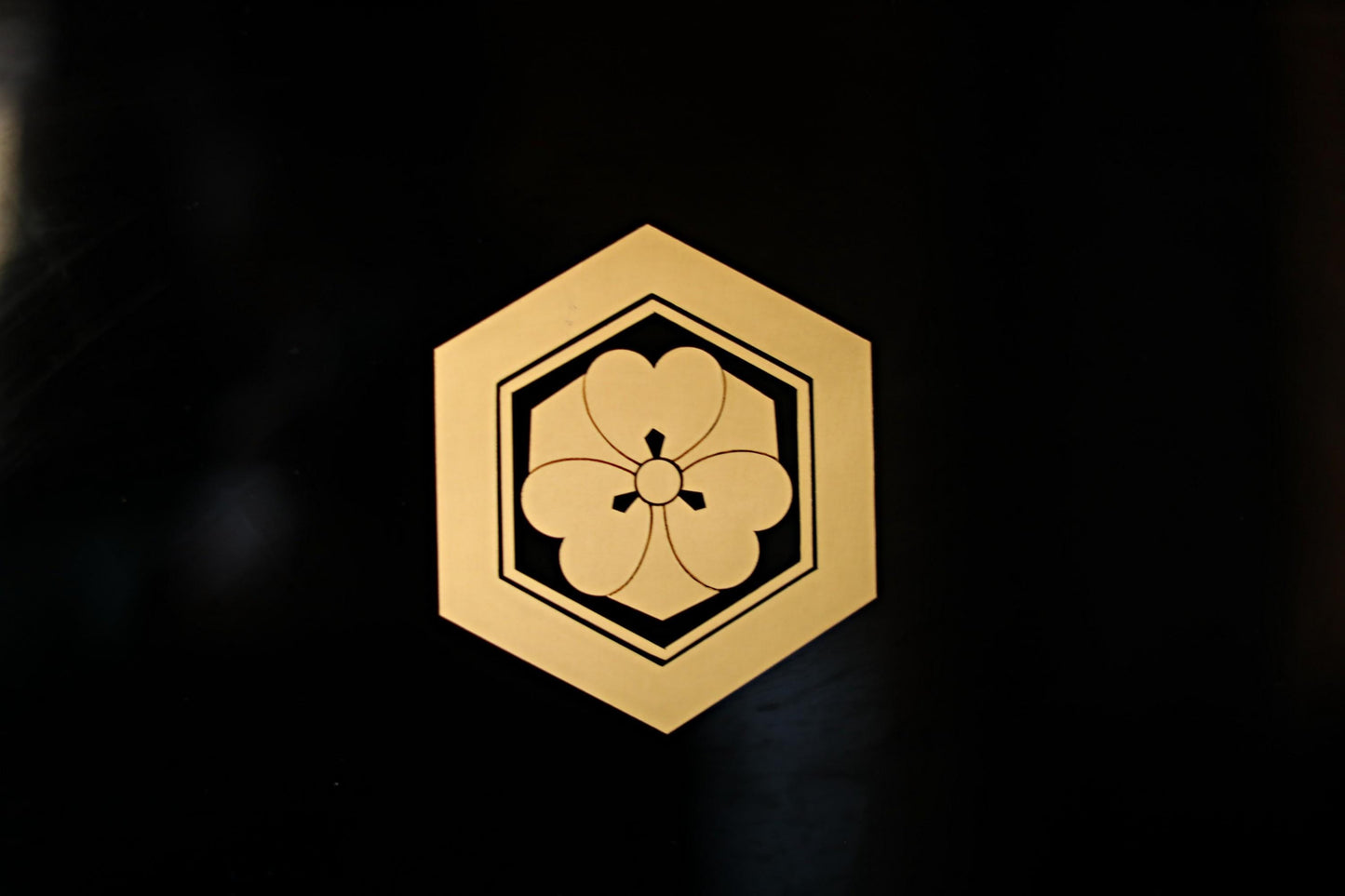 Japanese Lacquer Tray – Echizen Black Gold Family Crest Obon 18in Serving Platter