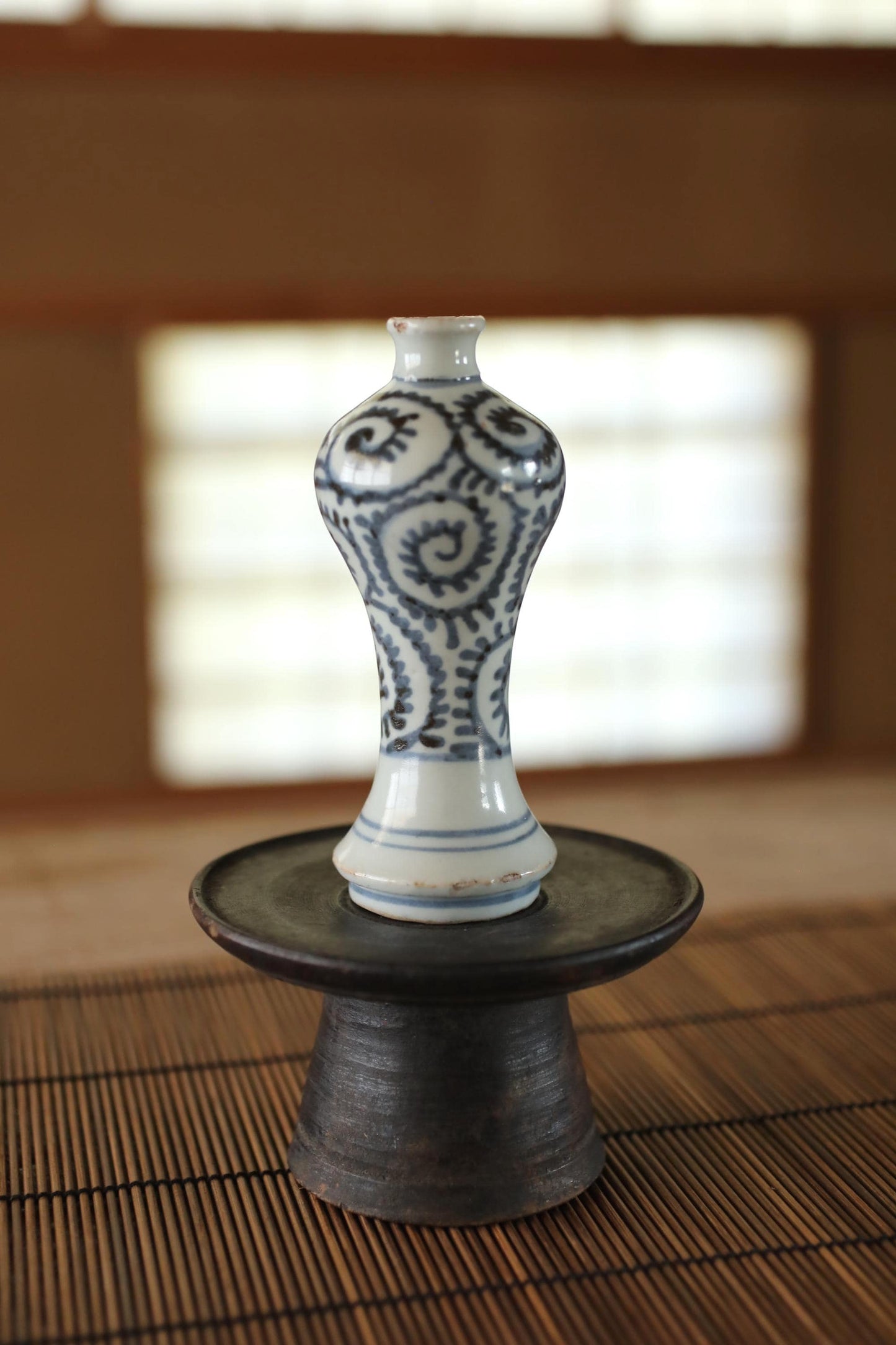 Antique Imari Sake Bottle - 1800s Edo Japanese Porcelain Vase | Hand Painted Sometsuke