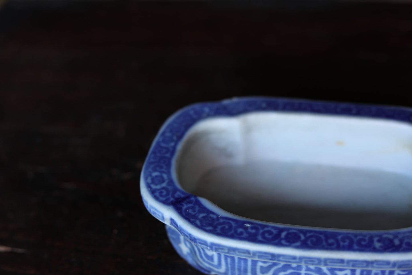 Japanese Ikebana Suiban Vase - Antique Blue White Porcelain Basin With Arabesque Pattern