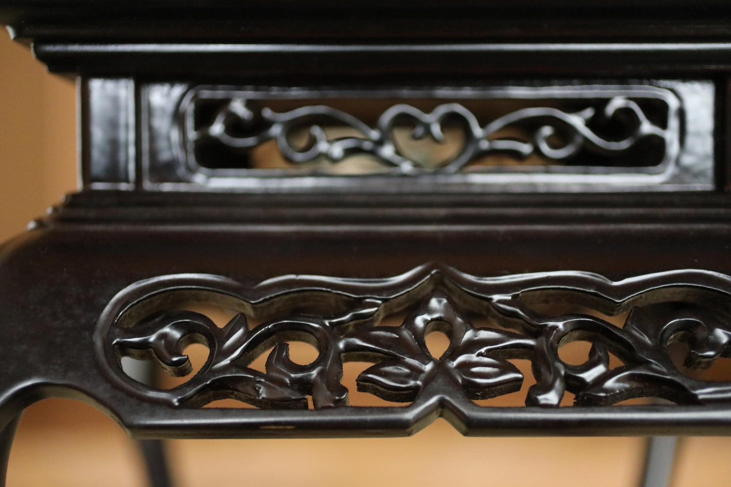 Ebony Pedestal Stand - Japanese Furniture Display With Curved Legs & Arabesque Motif