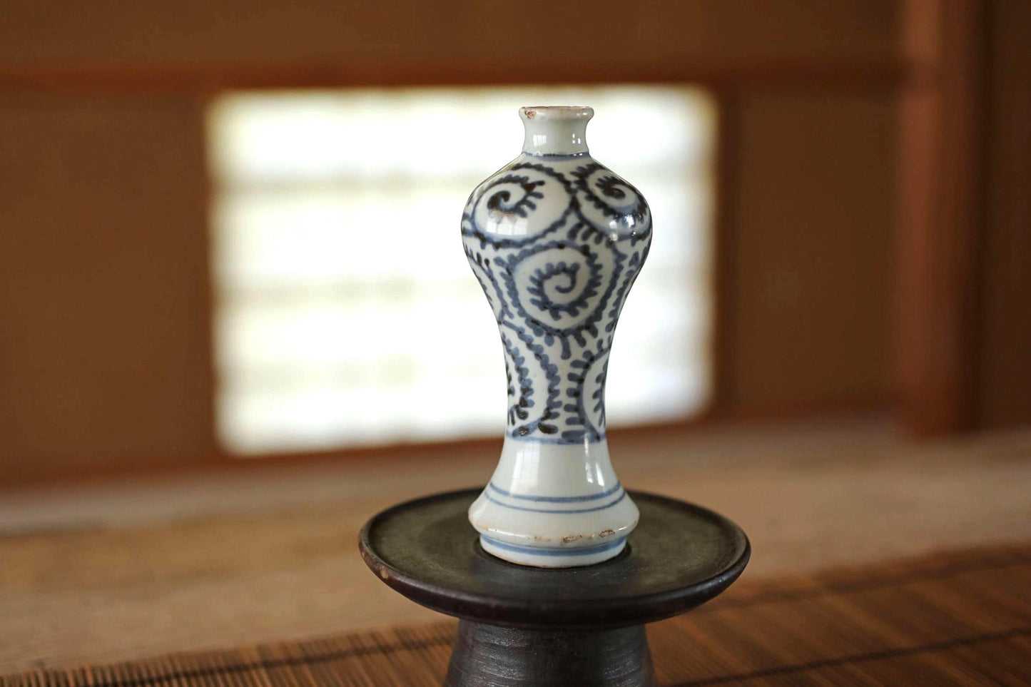 Antique Imari Sake Bottle - 1800s Edo Japanese Porcelain Vase | Hand Painted Sometsuke