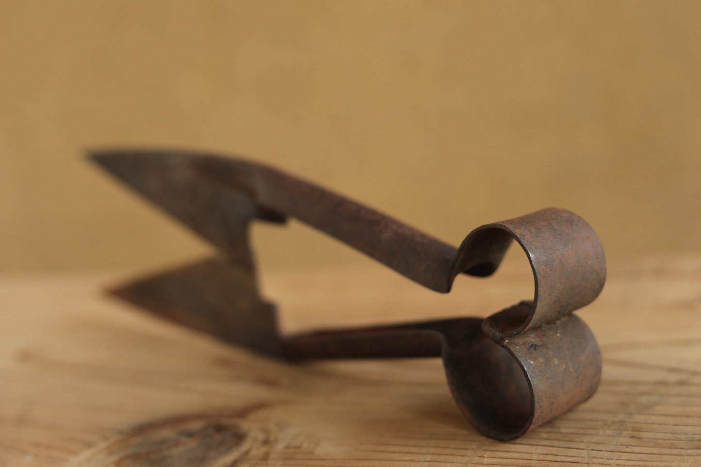Vintage Wool Shears – Japanese Wool Scissors | Hokkaido Pioneer Tool, Signed Kanji