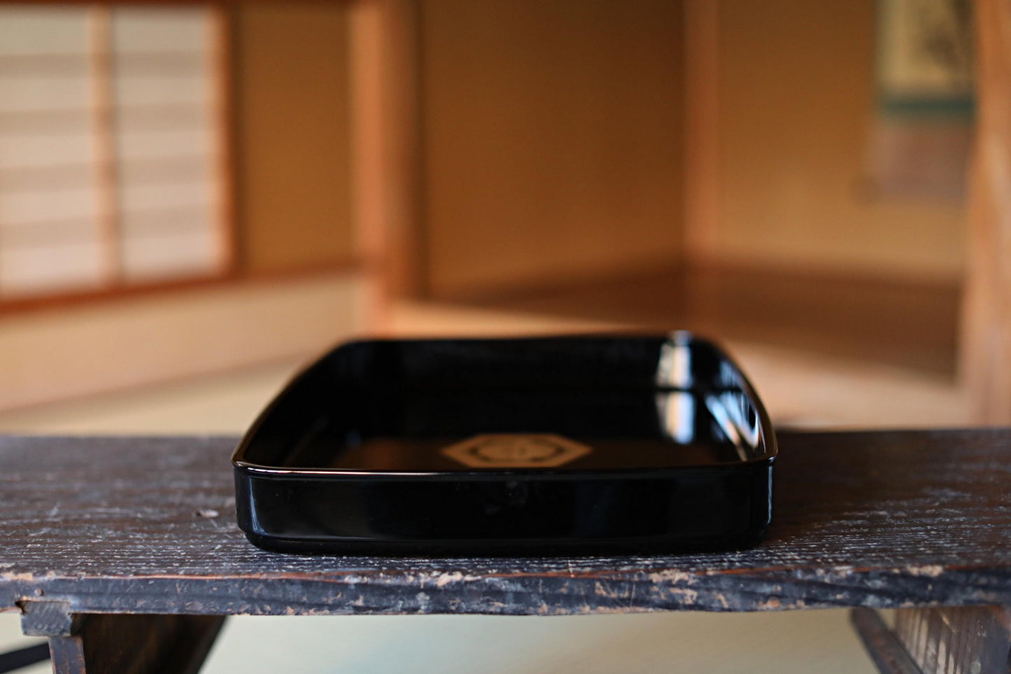 Japanese Lacquer Tray – Echizen Black Gold Family Crest Obon 18in Serving Platter