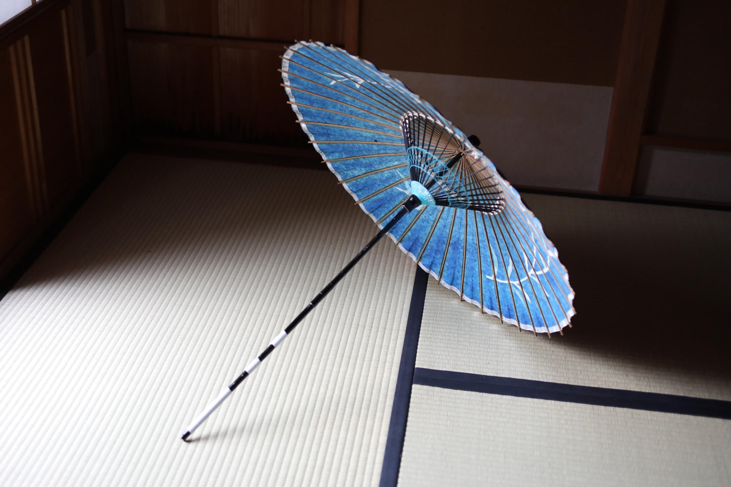 Japanese Vintage wagasa Umbrella: Swallows and Willows Indigo Paper & Bamboo Kimono