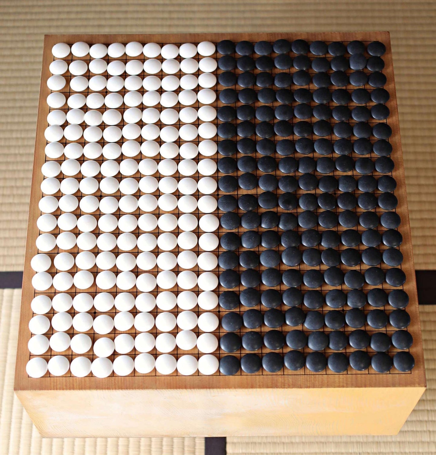 Japanese Go Stones – Premium 10mm Natural Clamshell & Nachi Black Slate Set
