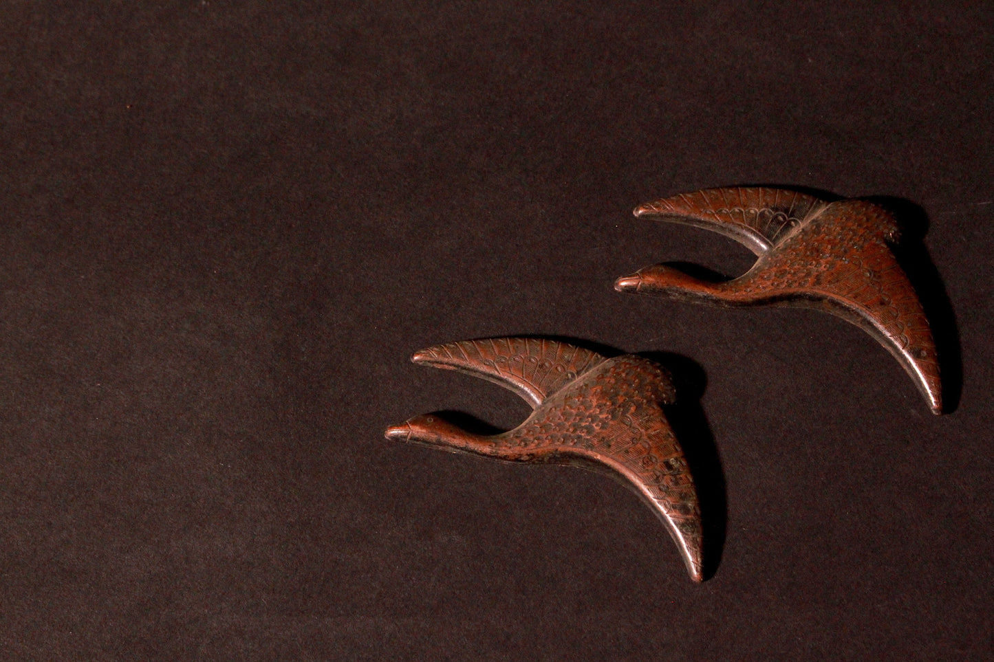 Japanese Bronze antique metal sculpture art small parts Beautiful Bird Goose pair H1.8in×W2.4in×D0.2in