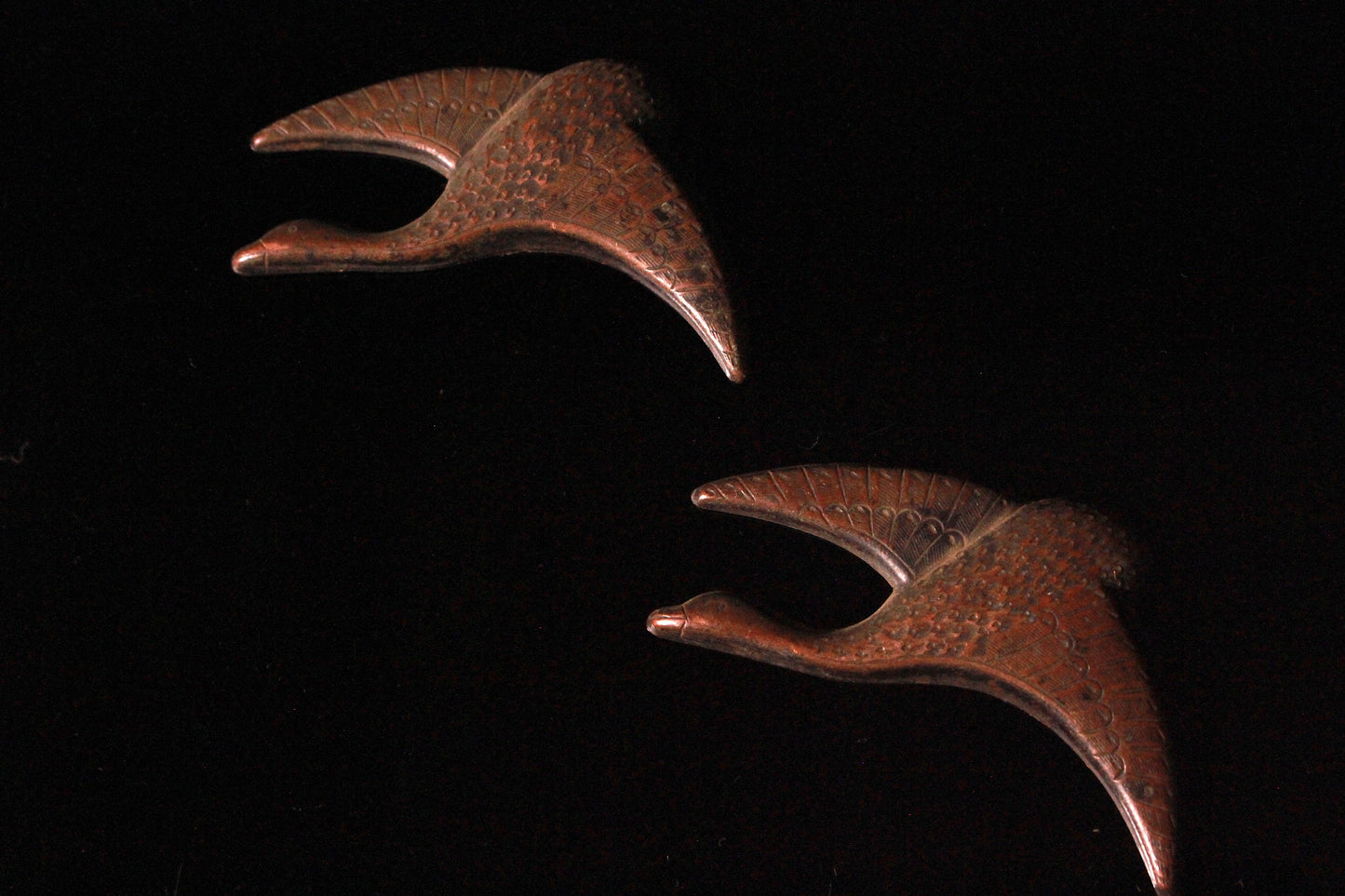 Japanese Bronze antique metal sculpture art small parts Beautiful Bird Goose pair H1.8in×W2.4in×D0.2in