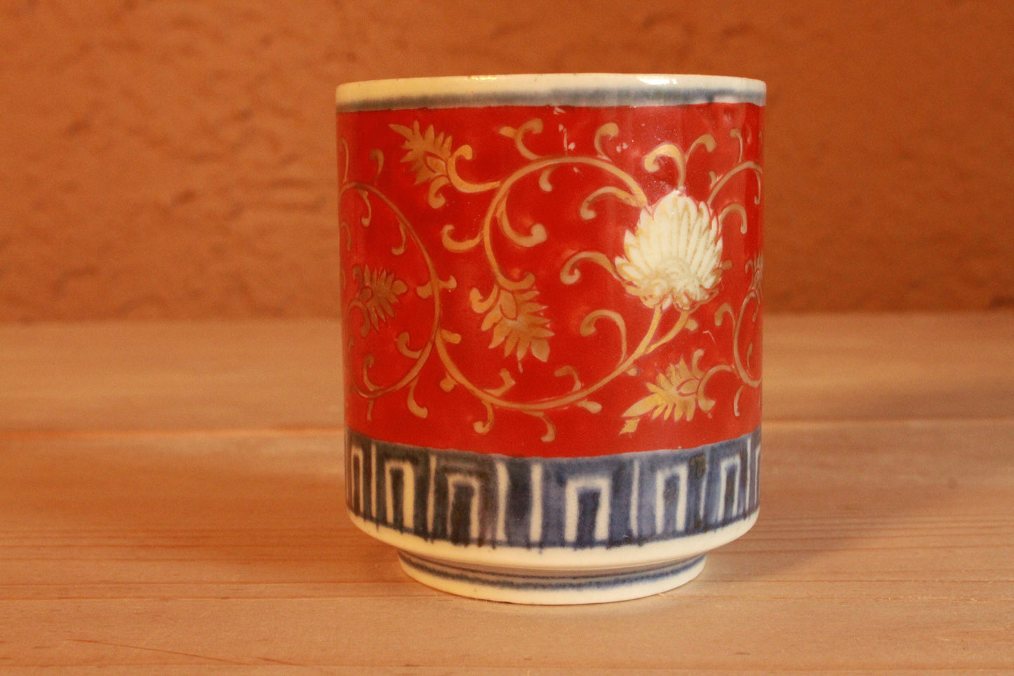 Japanese antique porcelain Beautiful vessel Kutani set of three sake cups, arabesque pattern, H2.5in Edo era