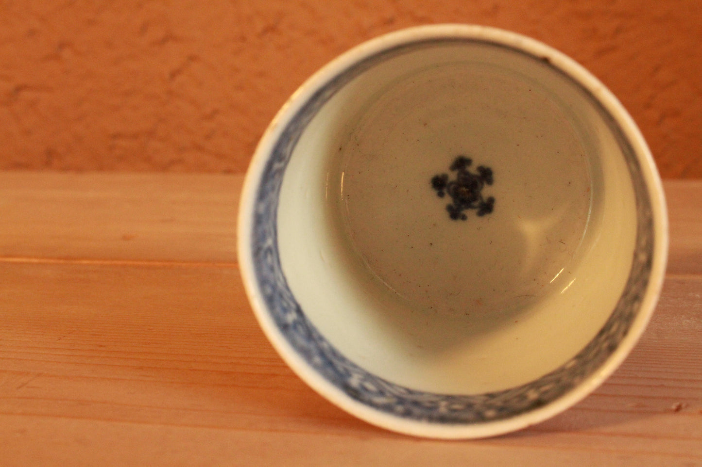 Japanese antique porcelain Beautiful vessel Kutani set of three sake cups, arabesque pattern, H2.5in Edo era