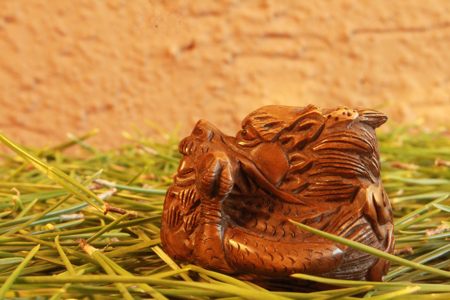 Boxwood curled dragon hand carved "netsuke" Japanese Antique ojime bead inro kimono accessories H1.4in × 1.8in×1.3in