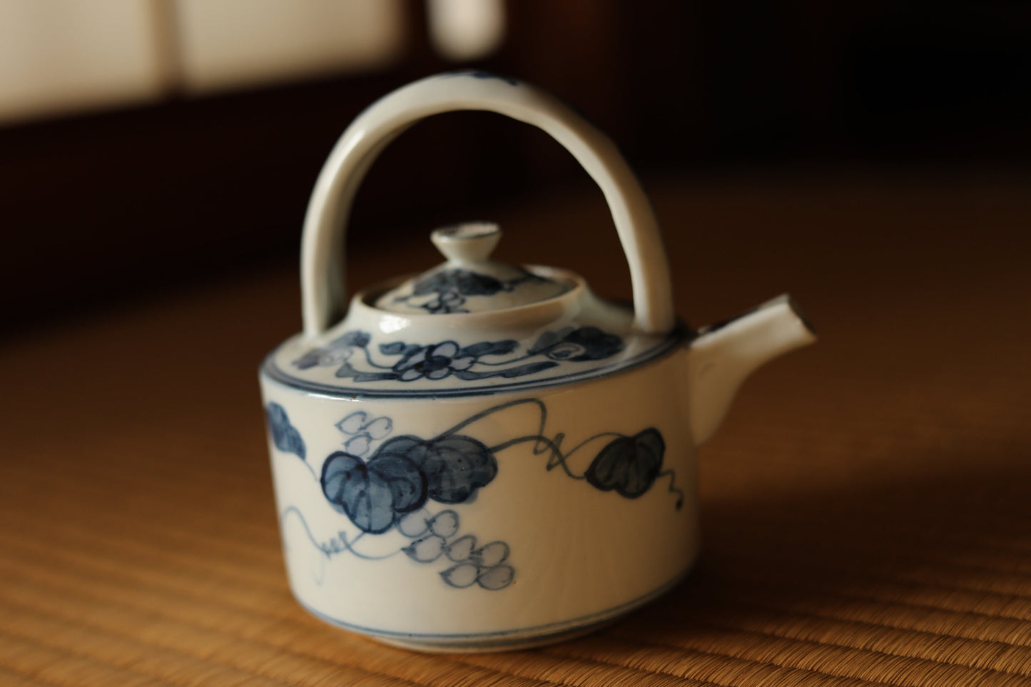 Fine Japanese antique porcelain sake pot old IMARI SOMETSUKE vintage tea pot tableware blue white H5.3×5.5×4.1in