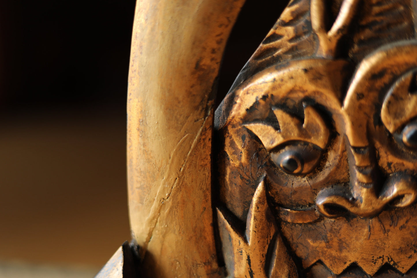 BIG!!Japanese antique furniture wood signboard hand curved SUMURAI armor helmet DRAGON design Japanese vintage large wood1910s H27.6×21.7in