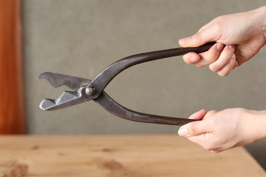 Japanese vintage Old big scissors for wearing corrugated iron ,made of cast iron 義光Kanji signature H11.4in Japanese old Carpentry tools