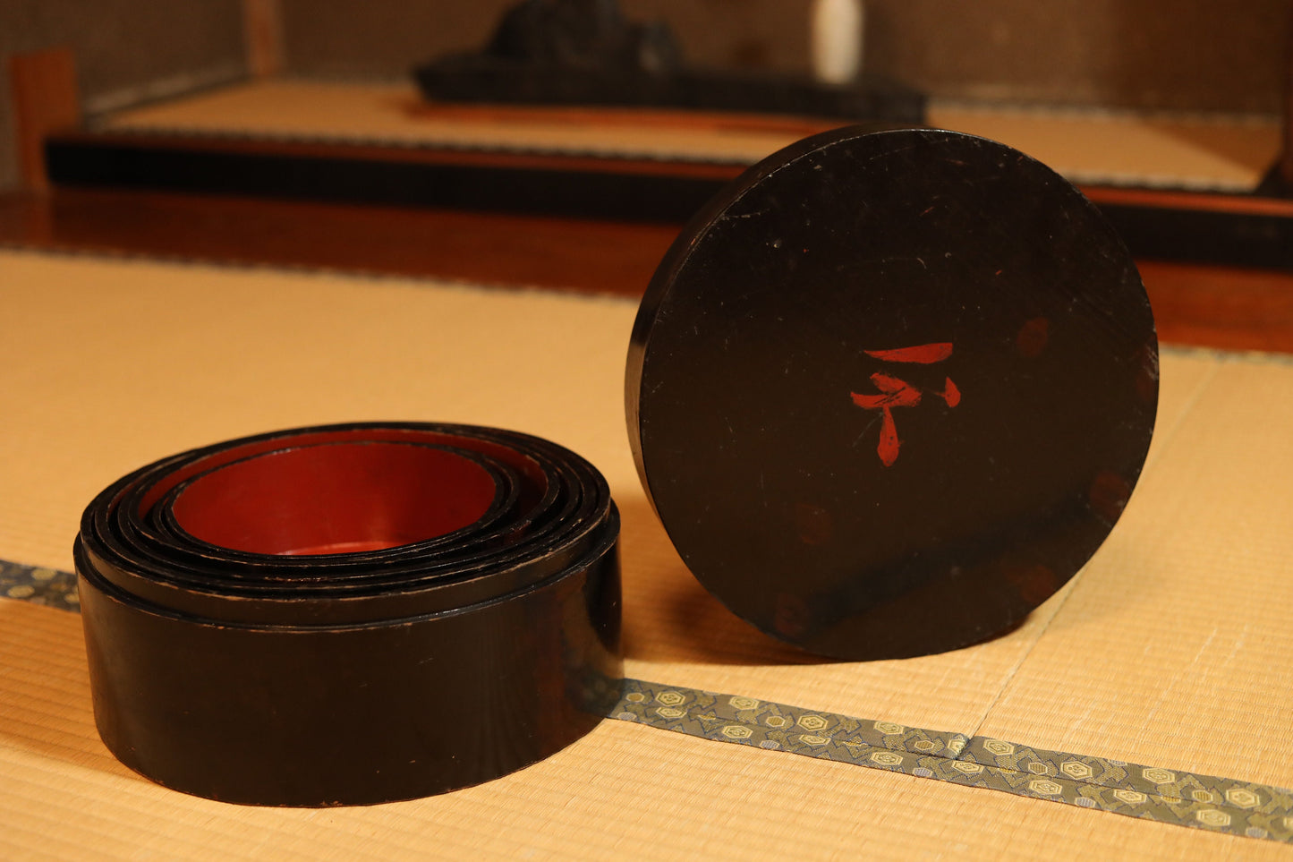 Japanese vintage stackable black lacquered wood round boxes with Kanji,"Kiridame" multi purpose 6 nesting boxes storage container L W12.9in