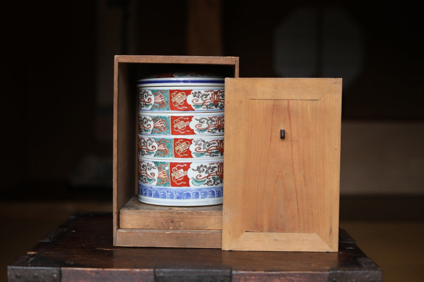 Japanese Antique container KOIMARI Porcelain Jūbako red flower decoration Stacking ceramic Bento Box Meiji 1910s H8.3in/21cm four-tiered