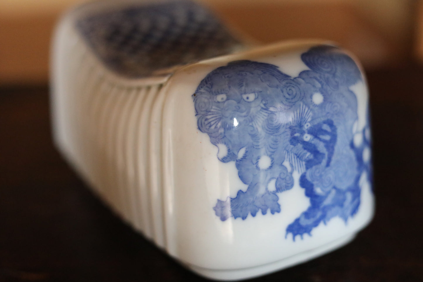 Japanese old IMARI porcelain outdoor pillow INBAN old printed blue&white lion's design Japanese antique 1920s H4.1×8.3in/H10.5×21cm