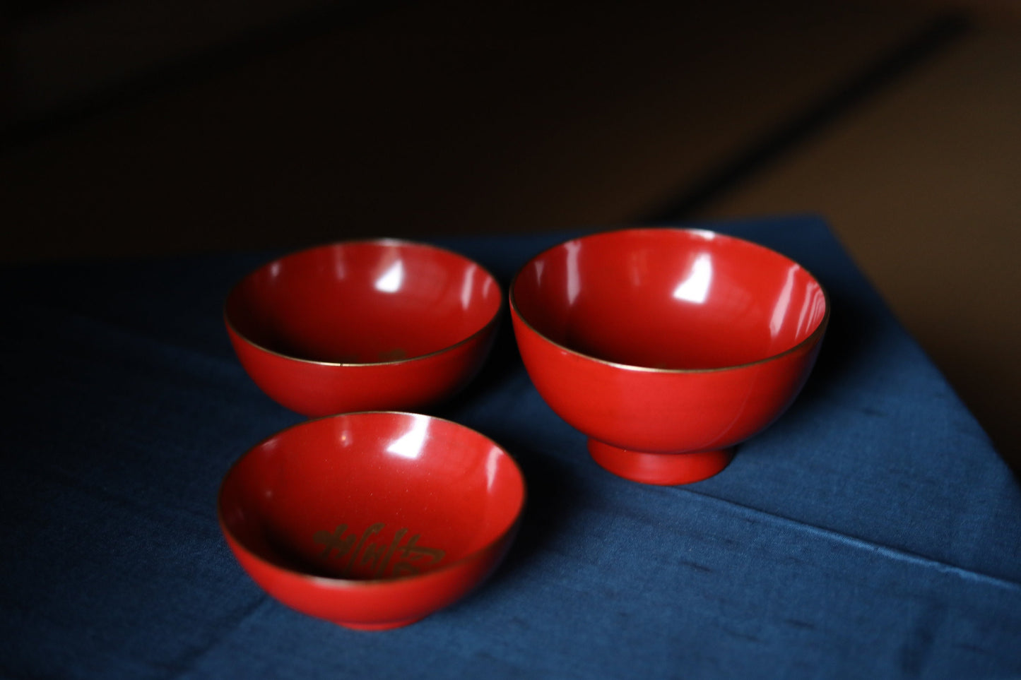 Japanese Antique urushi Red lacquer wooden nesting three bowls with Kanji 寿(congratulations) Gold, wood craft 1920s "SAKAZUKI" 5.3in/13.5cm