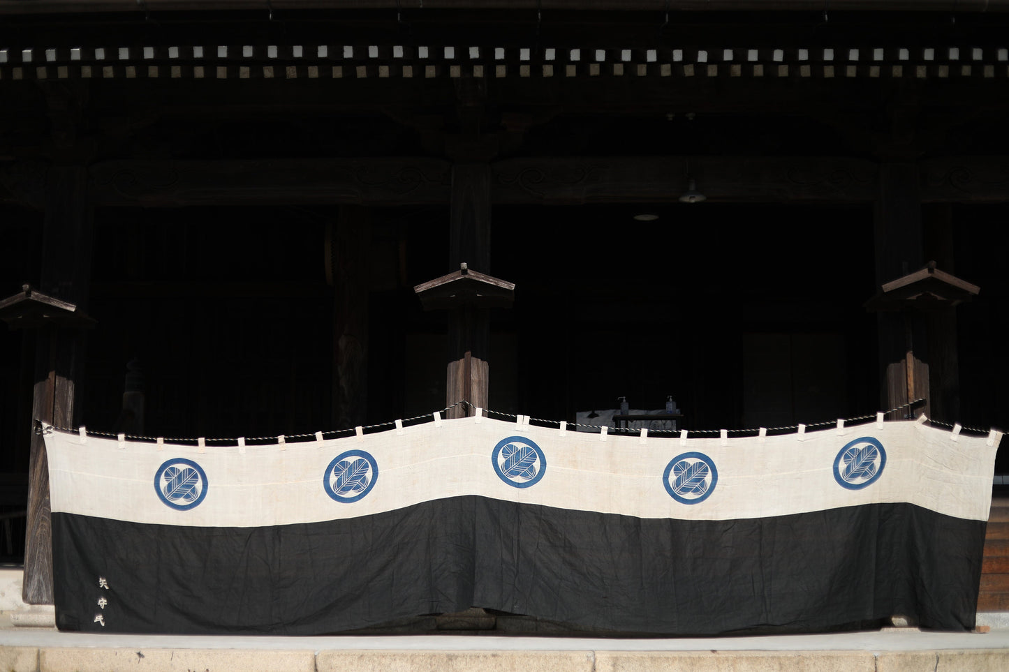 BIG! RARE! Japanese furniture antique Jinmaku Noren linen curtain SAMURAI crest for battle field black and white 1700s Edo W310.2in/W788cm