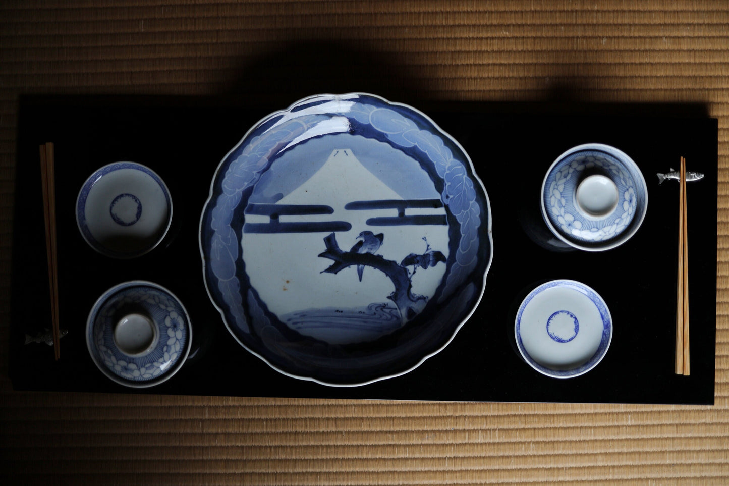 Japanese antique porcelain plate indigo Blue hand painting of Mt.Fuji and birds Authentic platter big dish KOIMARI edo 1800s 11.4in/29cm