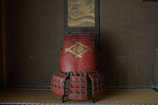 FINE!! Japanese antique 1700s Samurai armor 鎧 Yoroi torso red lacquer urushi with Gold family crest stand set original Japan historical Edo