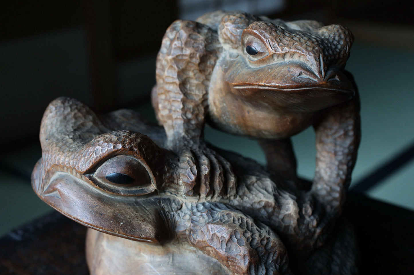 Rural Japanese vintage wooden Kaeru frog sculpture,  Kibori art craft hand carving sculpture ,wood animal doll 1960s H8.3×8.7in/H21×22cm