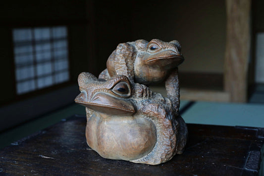 Rural Japanese vintage wooden Kaeru frog sculpture,  Kibori art craft hand carving sculpture ,wood animal doll 1960s H8.3×8.7in/H21×22cm