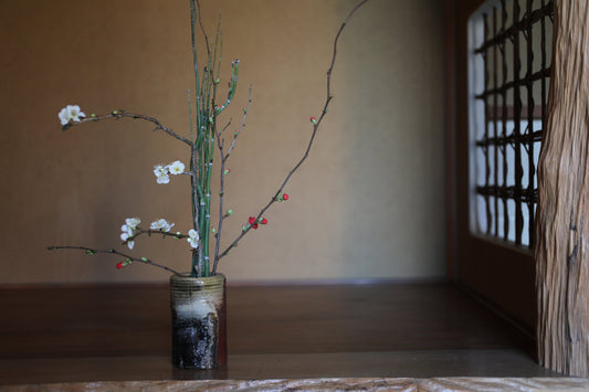 Japanese vintage pottery flower vase  "Shigaraki ware" Beautiful soil color, hanging vase with a hoo , H5.5in/H14cm