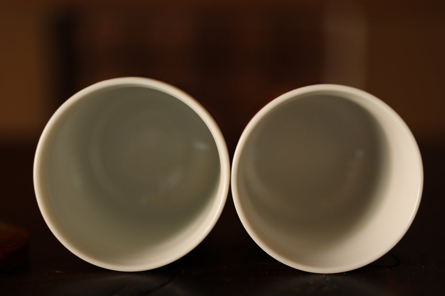 Japanese pair of Kutani porcelain tea cups with lids, black and Red with Gold, with a kiln signature, H4.3×W2.9in/H11×W7.4cm