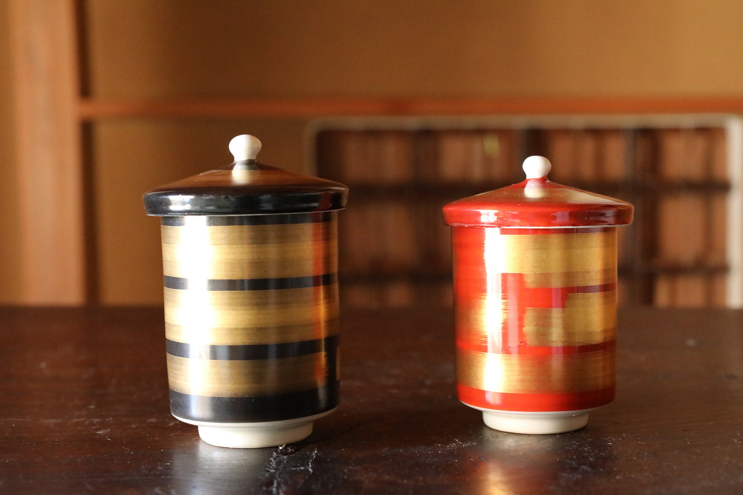 Japanese pair of Kutani porcelain tea cups with lids, black and Red with Gold, with a kiln signature, H4.3×W2.9in/H11×W7.4cm