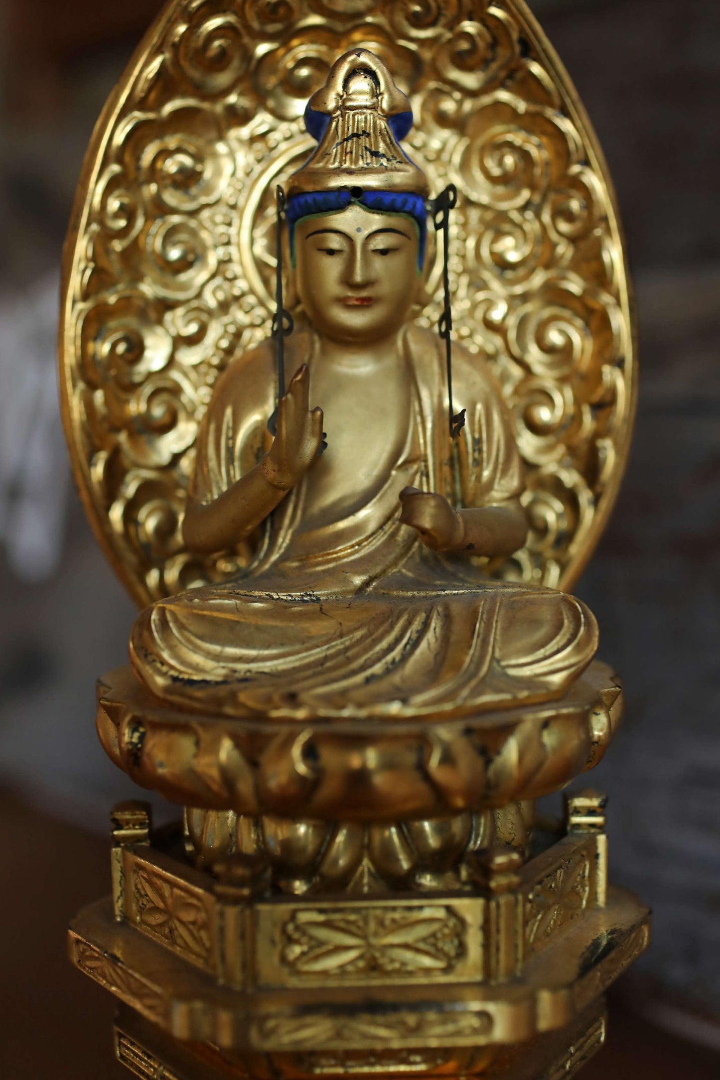 Japanese vintage wooden gold statue of Gautama Buddha, hand carved old buddhism sculpture Sakyamuni釈迦如来 H10.1×W3.9in/H25.7×10.8cm