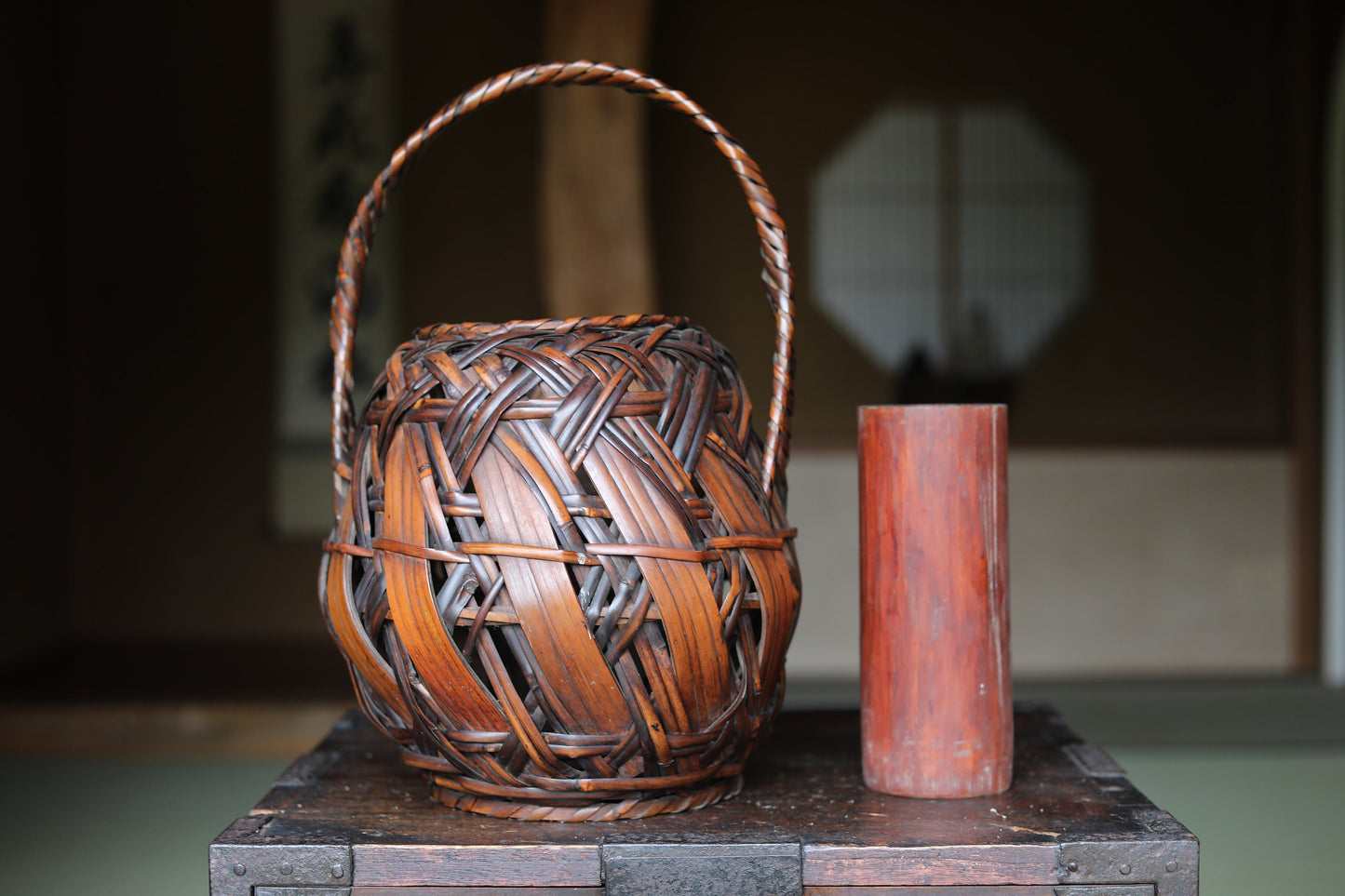 Japanese antique bamboo woven basket in smoke stained color with Inner vase For IKEBANA Tea ceremony, Hana-kago 1920s H15.4×10.6in/H39×27cm