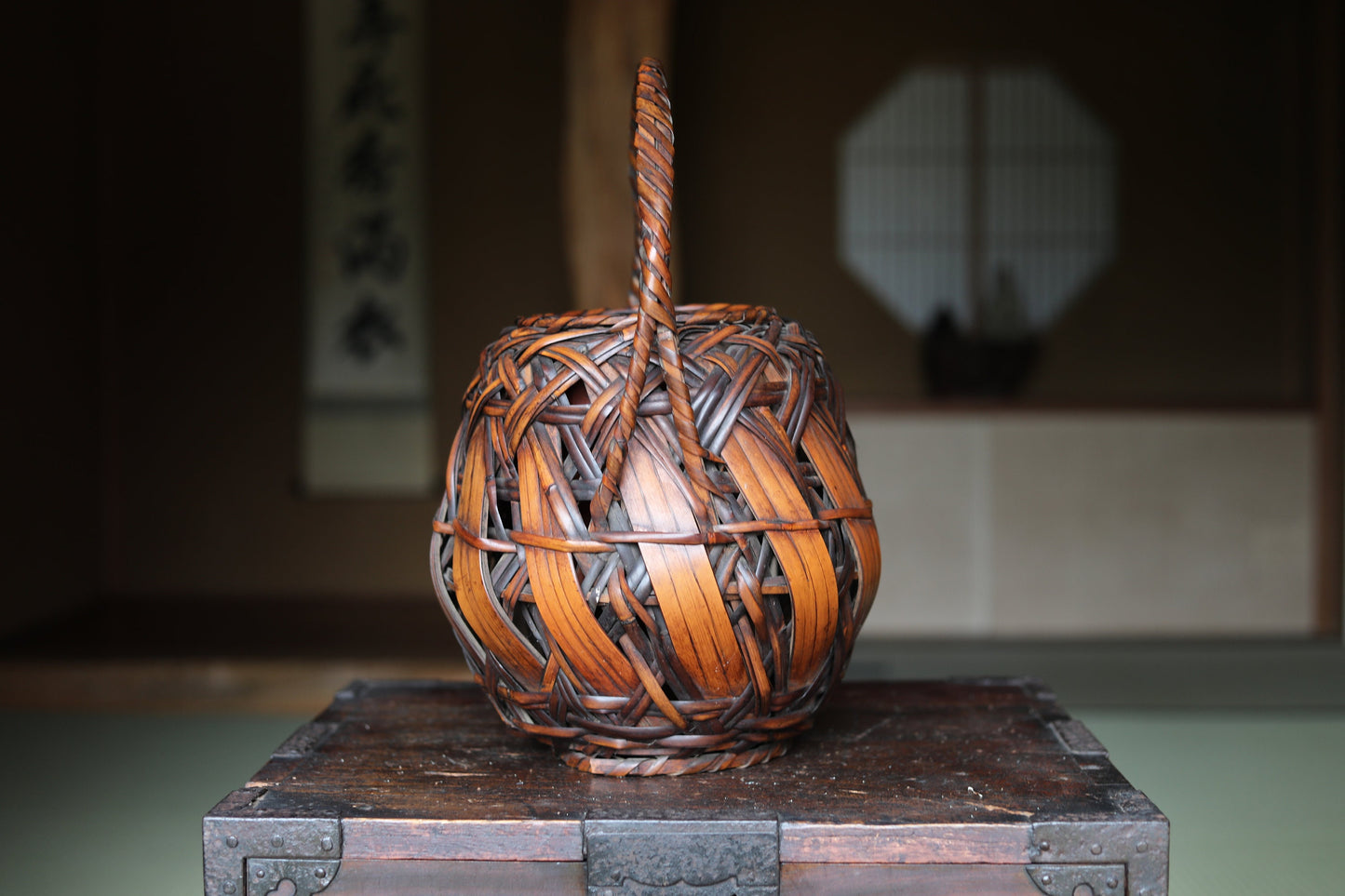 Japanese antique bamboo woven basket in smoke stained color with Inner vase For IKEBANA Tea ceremony, Hana-kago 1920s H15.4×10.6in/H39×27cm