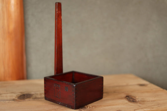 Japanese antique measuring box urushi Lacquer"枡MASU" with a handle ,sake ladle wood Kanji calligraphy 1920s H12.8×5.5in/H32.5×14cm
