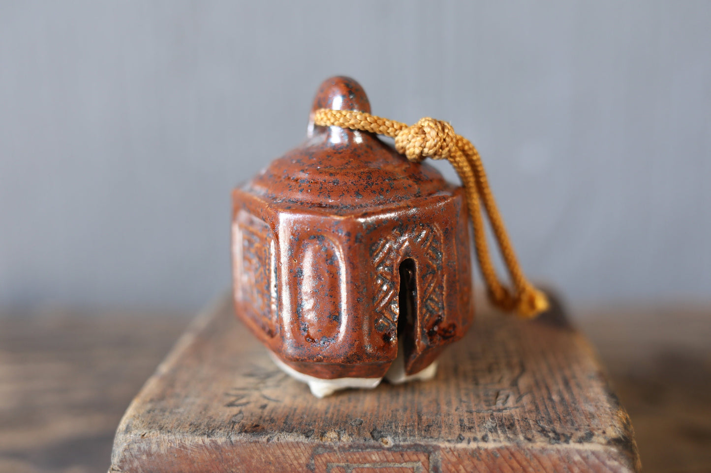 Japanese vintage pottery small bell with KANJI calligraphy 鈴(bell), Paper weight  H2.8in×2.2in/ H7.2×5.5cm