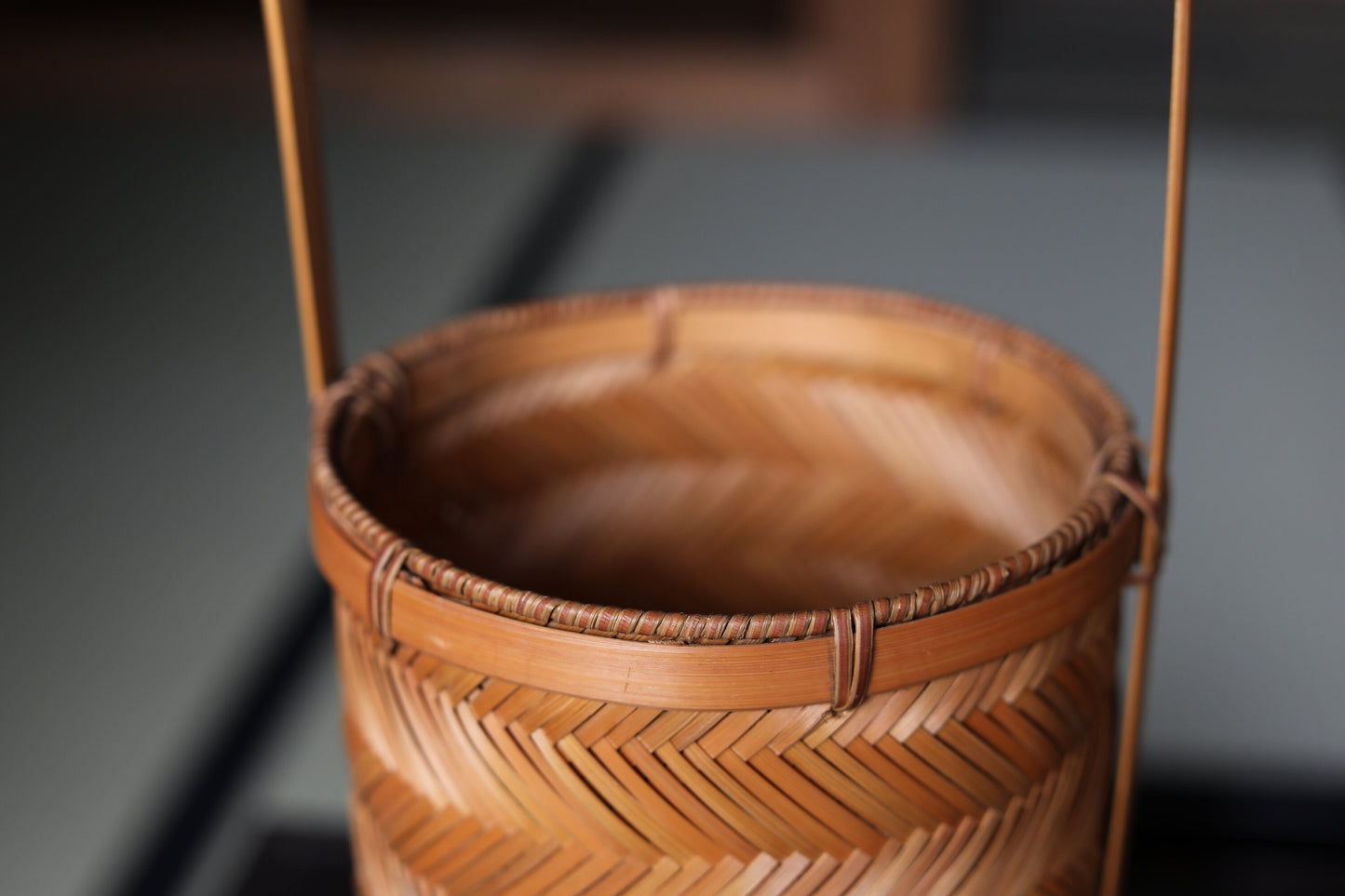 Japanese vintage beautiful bamboo woven vase with sign, for tea ceremony, finely detailed H17.1×5.5in/H43.5×14cm