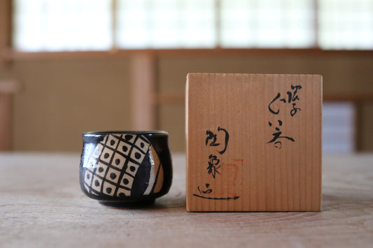 Japanese vintage kiln art sake cup Oribe black with sign 陶象 "sakazuki" "guinomi" with wooden box Calligraphy For GIFT 1.9in×2.4in/4.8×6.1cm